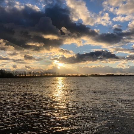 فيلا Les Rives De Port Neuf Saint-André-de-Cubzac المظهر الخارجي الصورة